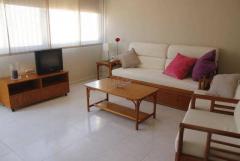 Excellent two bedroom duplex with sea and mountain views,