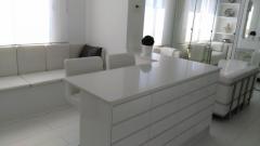 2 bed ultra modern apartment town and beach location