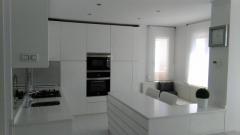 2 bed ultra modern apartment town and beach location