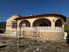 Finca walking distance from Jalon valley, Costa Blanca with a lot of potential