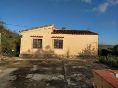 Finca walking distance from Jalon valley, Costa Blanca with a lot of potential