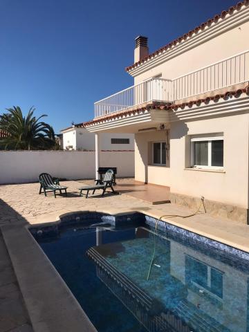 Spanish Villa WIth Pool Minutes From The Beach