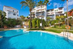 Apartment with beautiful sea views for sale in Calahonda