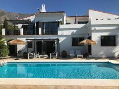 Very nice quality house with pool in Valtocado.