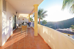 Beautiful apartment in Calahonda, with wonderful views of the sea.