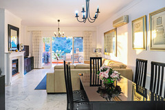 Beautiful apartment in Calahonda, with wonderful views of the sea.