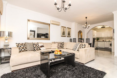 Beautiful apartment in Calahonda, with wonderful views of the sea.