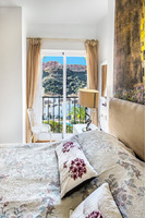 Beautiful apartment in Calahonda, with wonderful views of the sea.