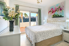 Beautiful apartment in Calahonda, with wonderful views of the sea.