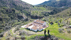Andalusian "Cortijo" in a fantastic rural location about 20 minutes from Álora