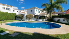 Lovely apartment located in a small gated urbanisation in the heart of Los Pacos, Fuengirola.