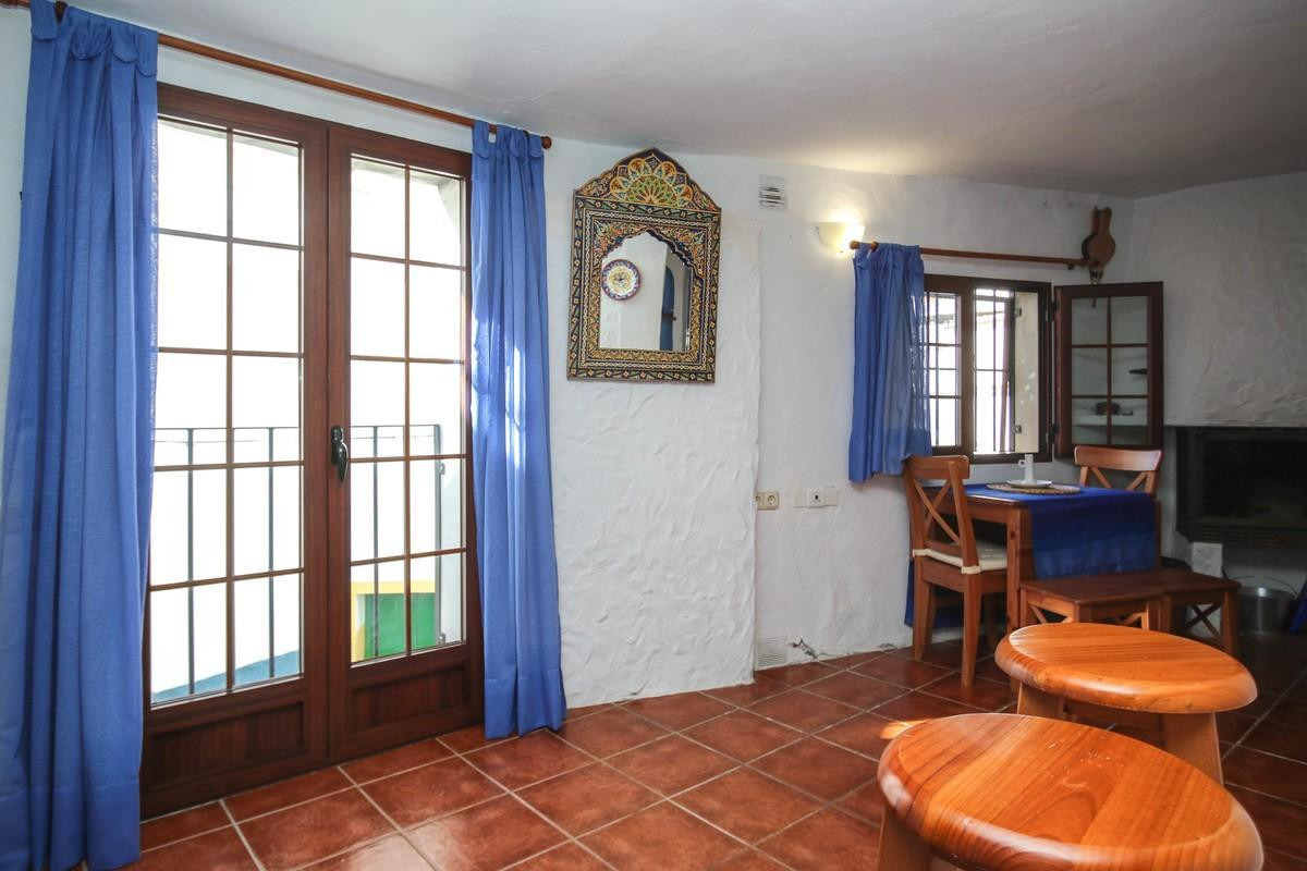 2 Bedrooms Townhouse in Yunquera Yunquera Advertise Free Spanish