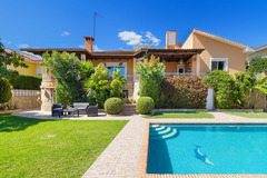Beautiful villa in the sought-after area of El Coto in Mijas Costa