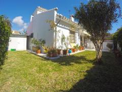 3 bed semi-detached villa with private garden