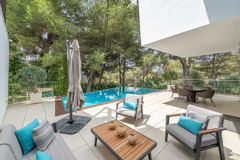 Semi-detached house is located in the famous urbanization of Sierra Blanca,