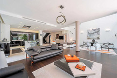 Semi-detached house is located in the famous urbanization of Sierra Blanca,