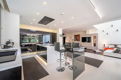 Semi-detached house is located in the famous urbanization of Sierra Blanca,