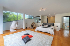 Semi-detached house is located in the famous urbanization of Sierra Blanca,