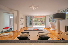 Semi-detached house is located in the famous urbanization of Sierra Blanca,