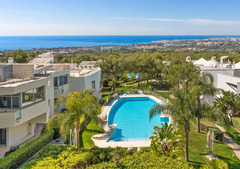 Semi-detached house is located in the famous urbanization of Sierra Blanca,