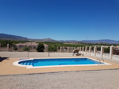 REDUCED Detached Villa, with 4 bedrooms, 3 bathrooms.