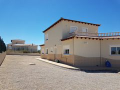 REDUCED Detached Villa, with 4 bedrooms, 3 bathrooms.