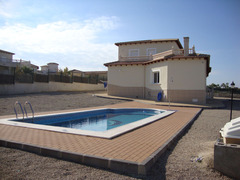REDUCED Detached Villa, with 4 bedrooms, 3 bathrooms.