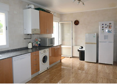 REDUCED Detached Villa, with 4 bedrooms, 3 bathrooms.