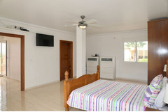 REDUCED Detached Villa, with 4 bedrooms, 3 bathrooms.