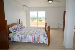 REDUCED Detached Villa, with 4 bedrooms, 3 bathrooms.