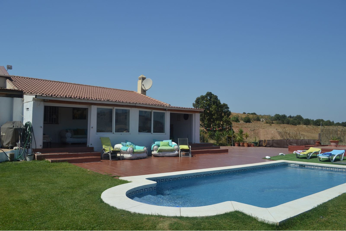 Finca Cortijo in Estacion de Cartama Estación de Cártama Advertise