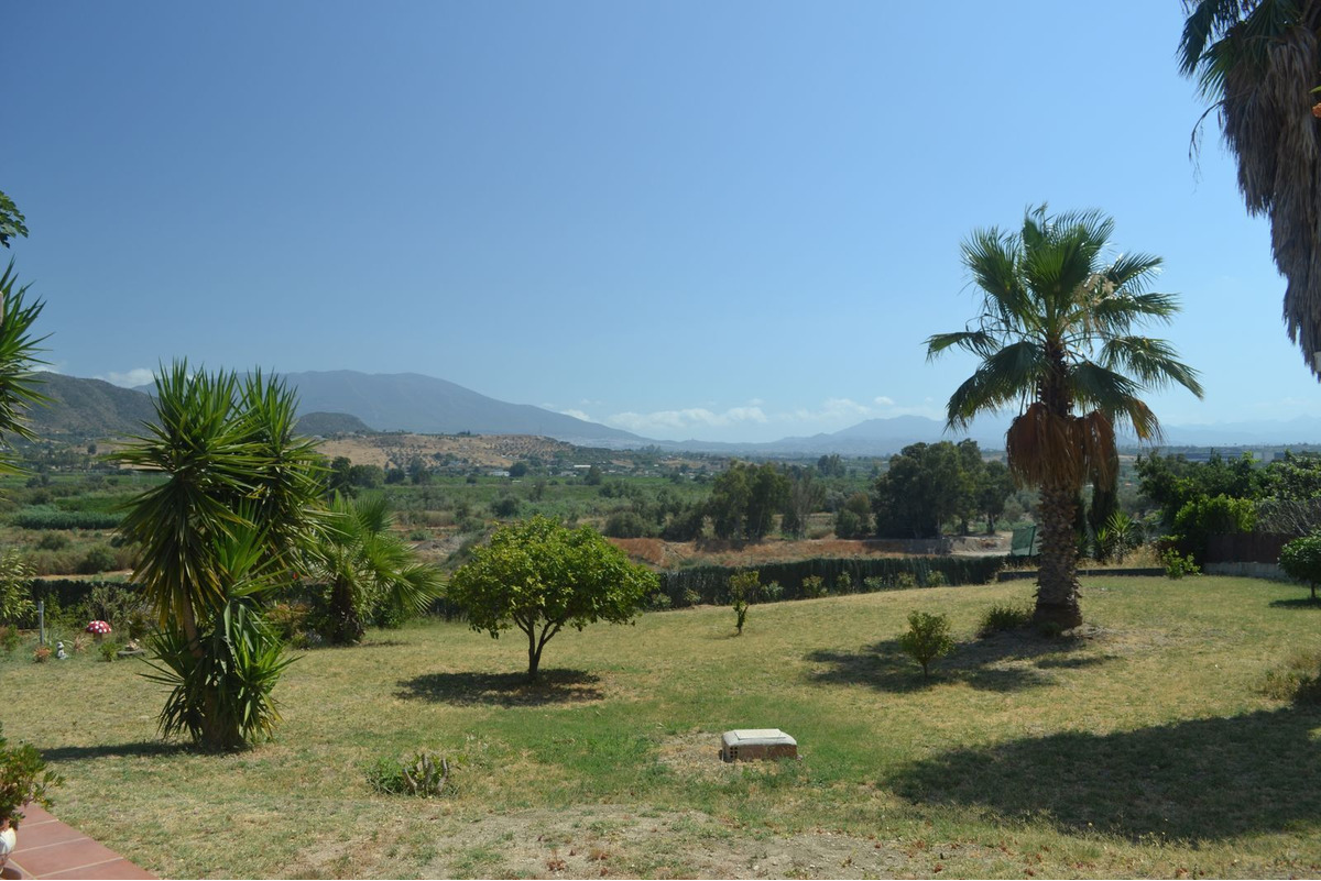 Finca Cortijo in Estacion de Cartama Estación de Cártama Advertise