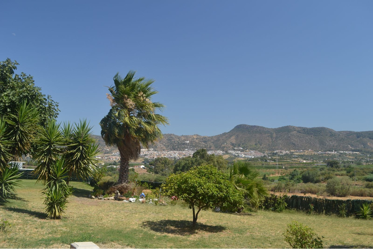 Finca Cortijo in Estacion de Cartama Estación de Cártama Advertise