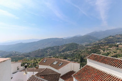 Townhouse  with wonderful views towards the mountains.