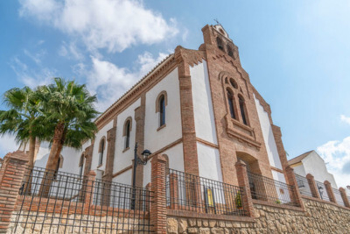 This beautiful apartment is located in Periana Mondrón Advertise Free