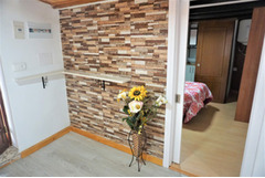 Sayalonga, we find this beautiful townhouse recently renovated