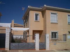 Semi-detached town house, Los Carvajale