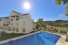 Middle Floor Apartment in Estepona