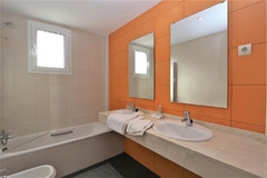 Middle Floor Apartment in Estepona