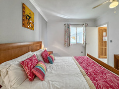Middle Floor Apartment in Estepona