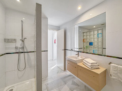 Middle Floor Apartment in Estepona