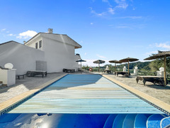 Middle Floor Apartment in Estepona