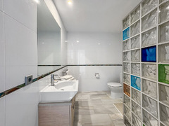 Middle Floor Apartment in Estepona
