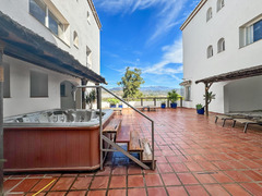 Middle Floor Apartment in Estepona