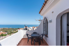 Lovely studio apartment with panoramic sea views in La Duquesa