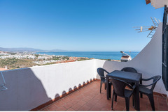 Lovely studio apartment with panoramic sea views in La Duquesa