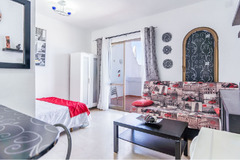 Lovely studio apartment with panoramic sea views in La Duquesa