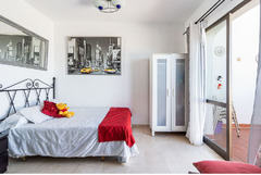 Lovely studio apartment with panoramic sea views in La Duquesa