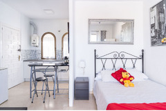 Lovely studio apartment with panoramic sea views in La Duquesa