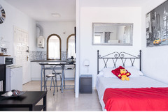 Lovely studio apartment with panoramic sea views in La Duquesa